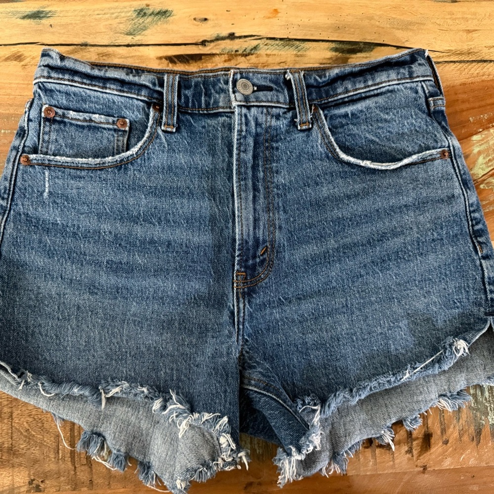 Abercrombie & Fitch The 4” Mom Short High Rise Blue Jean Shorts 28/6